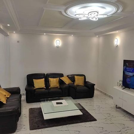 Appartement Meuble A Simbock Non Loin De Dovv Яунде Екстер'єр фото