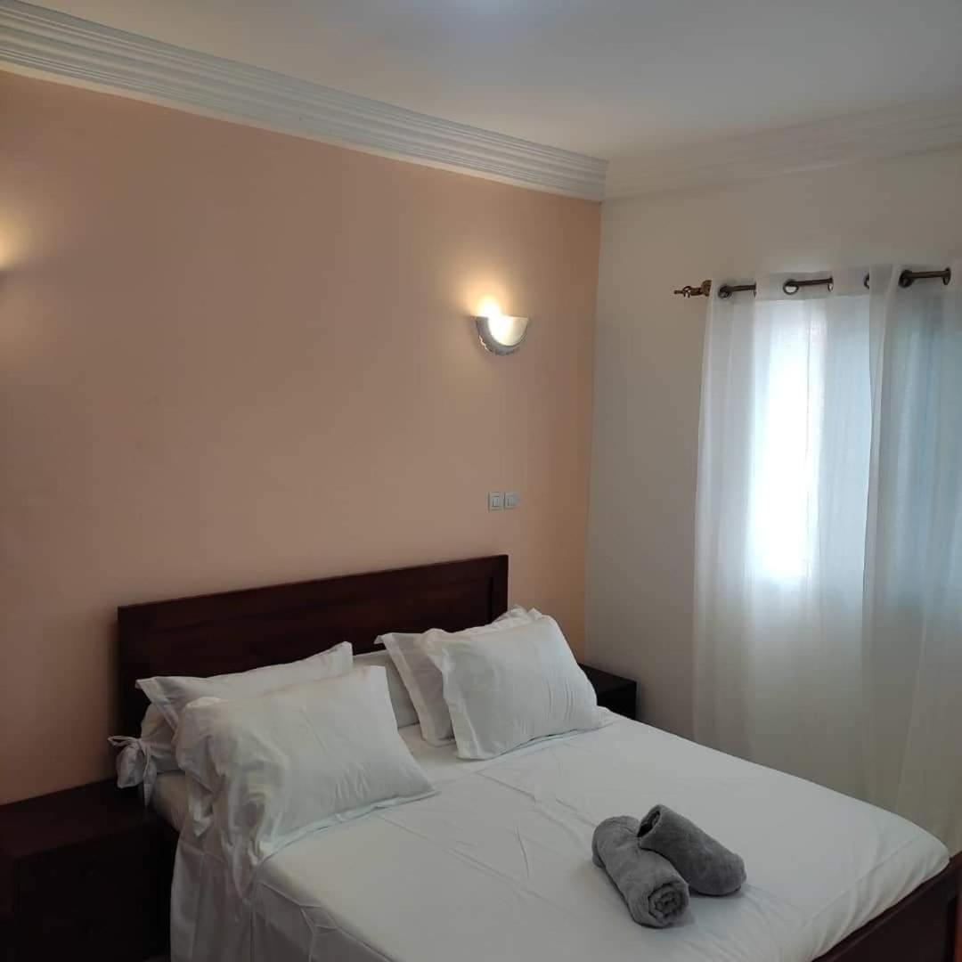 Appartement Meuble A Simbock Non Loin De Dovv Яунде Екстер'єр фото