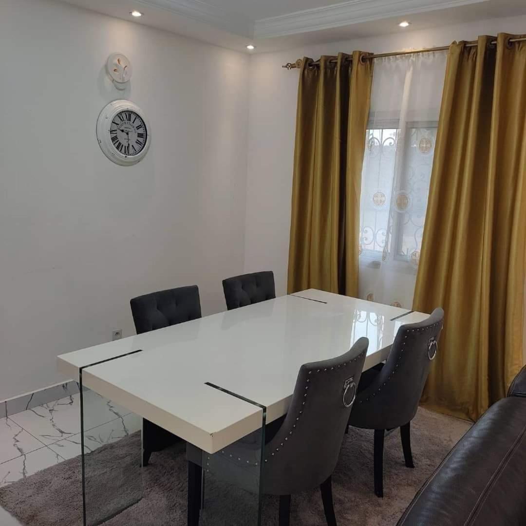 Appartement Meuble A Simbock Non Loin De Dovv Яунде Екстер'єр фото