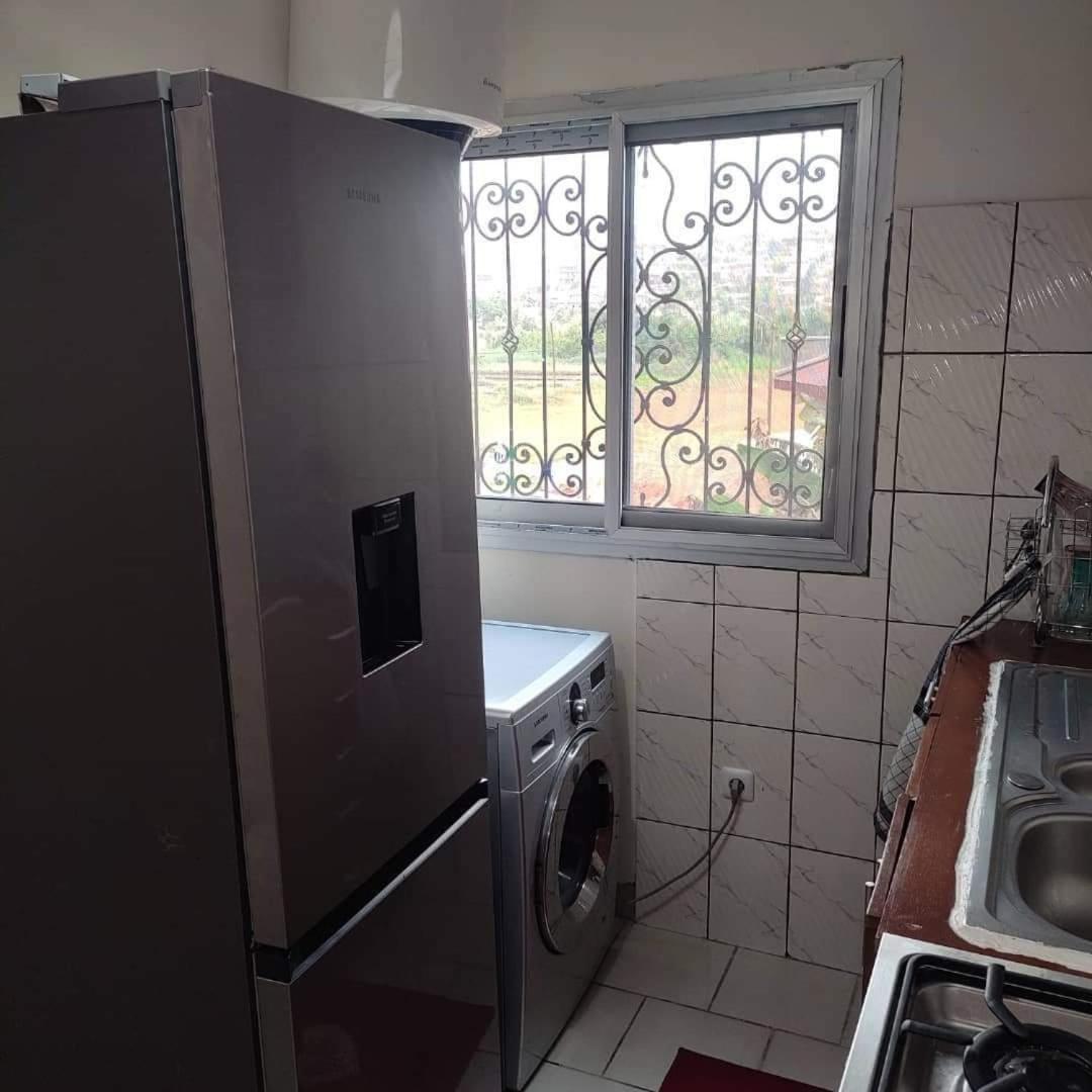 Appartement Meuble A Simbock Non Loin De Dovv Яунде Екстер'єр фото